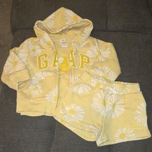 GAP Yellow Daisy Floral Hoodie Tee and Shorts Set